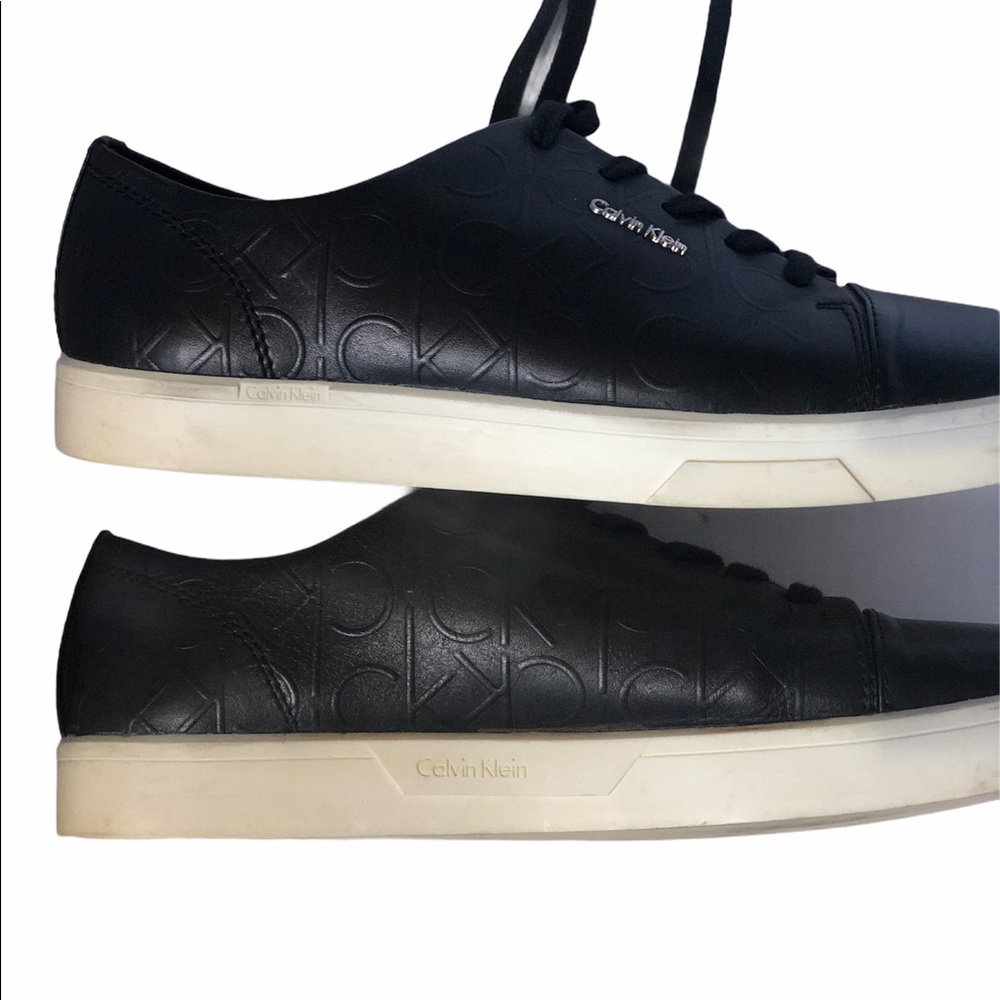 Calvin Klein women’s black lace up shoes Sz 9